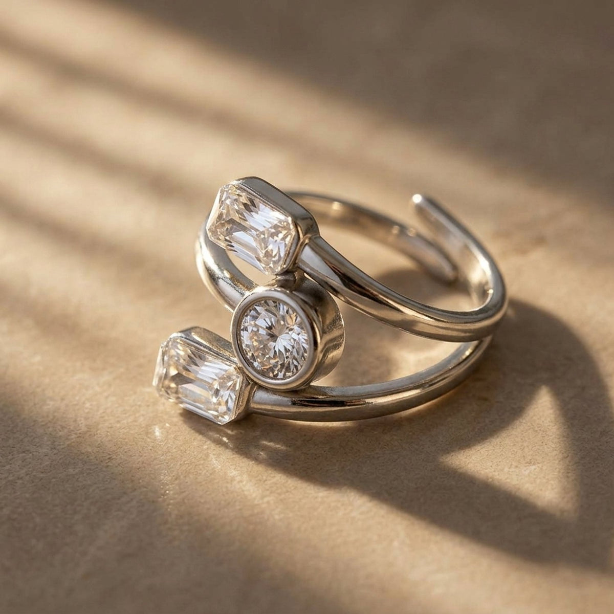 Lundholm Lyra ring dames zilverkleurig – verstelbare wikkelring met 3 zirkonia steentjes, stainless steel