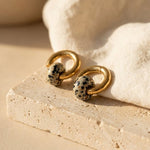 Lundholm Mabel oorringen dalmatiër jaspis – gold PVD plated stainless steel, 2 cm