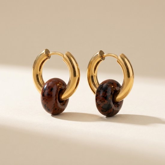 Lundholm Mabel oorbellen goud met mahonie obsidiaan – oorringen met roodbruine natuursteen hanger