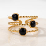 Lundholm Maeve ring dames goudkleurig met zwarte vierkante steentjes – gold PVD stainless steel