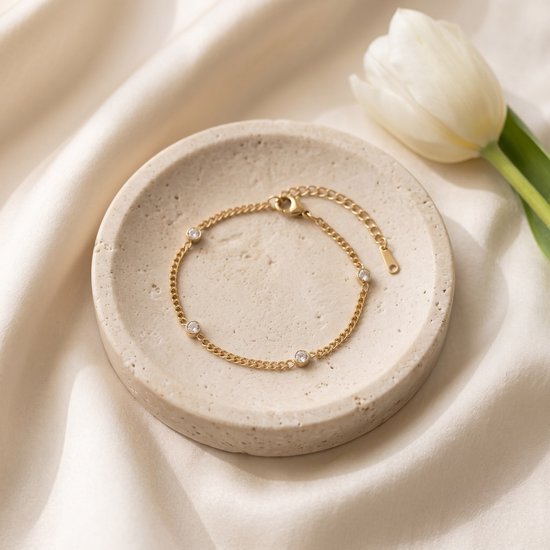 Lundholm Malva armband op een schaaltje