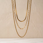 Lundholm Manou layered ketting dames goudkleurig – drie lagen in één ketting, stainless steel