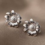 Lundholm Marguerite oorbellen dames zilver — happy daisy madeliefje statement oorstekers premium stainless steel