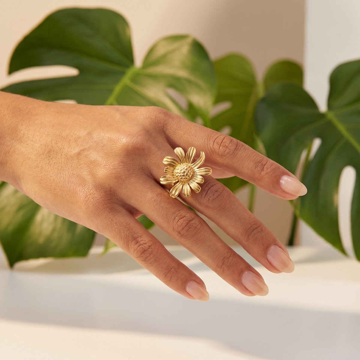 Lundholm Marguerite ring dames goud happy daisy madeliefje — verstelbaar premium stainless steel Scandinavisch design
