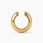 Lundholm Meriam ear cuff gedragen