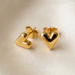 Lundholm Mila gouden hartje studs detail — 0.8 cm gold plated stainless steel dames
