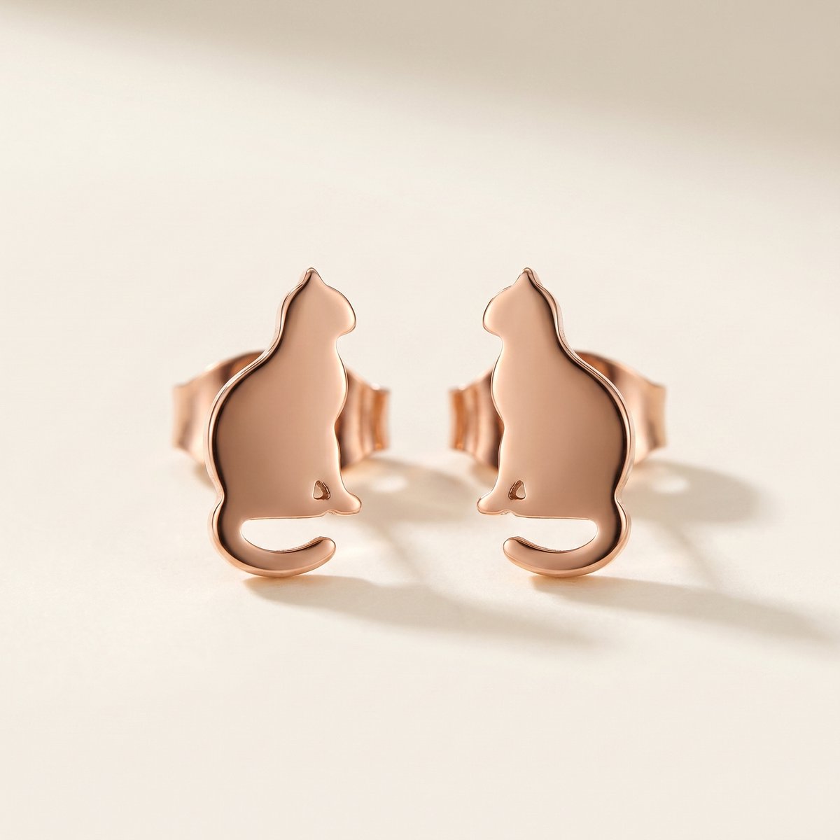 Lundholm Minou roségouden poes oorbellen – 1,1 cm