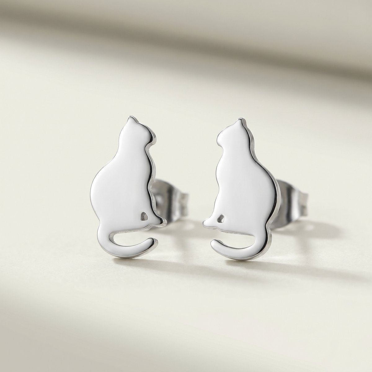 Lundholm Minou zilveren poes oorbellen – 1,1 cm