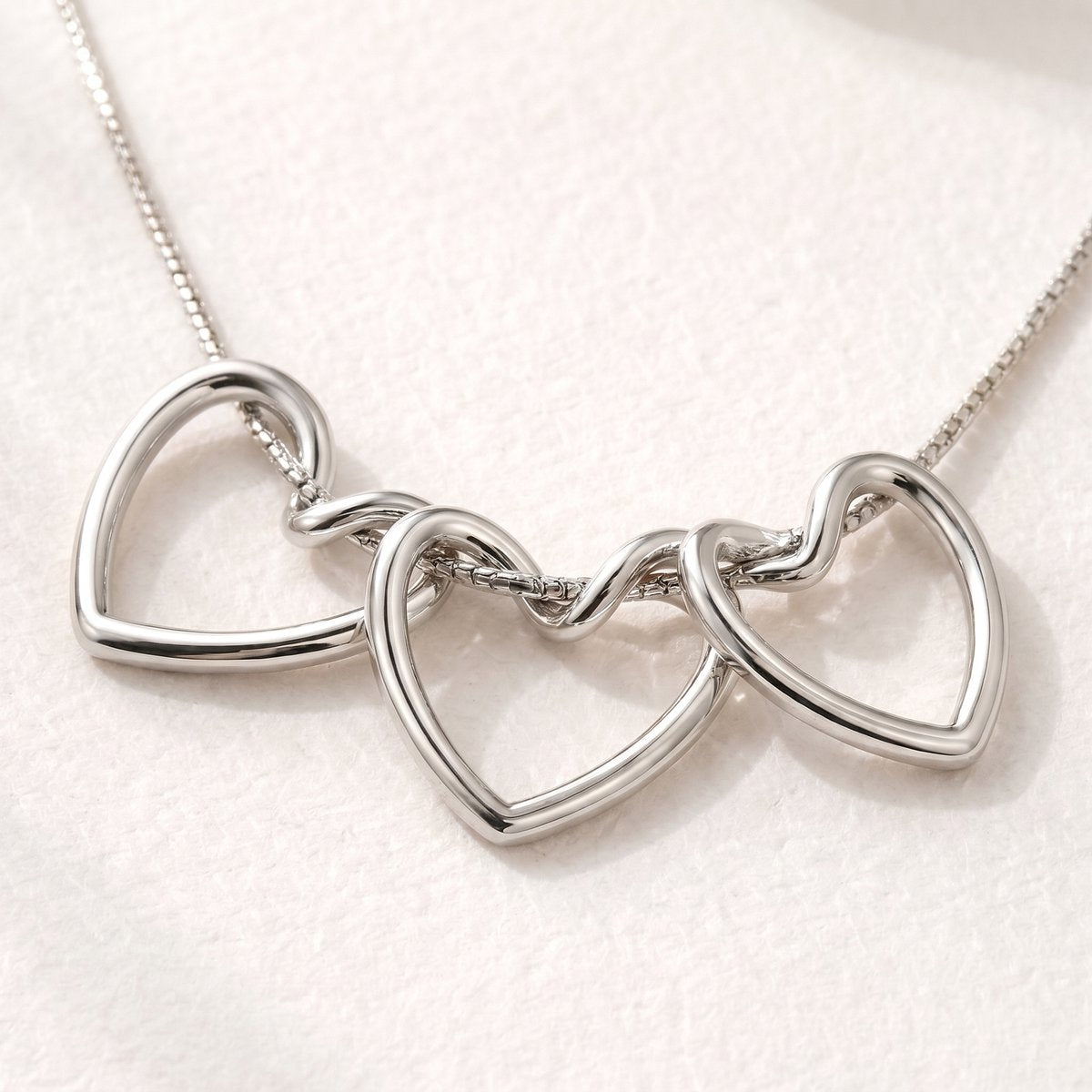 Lundholm My Luv hartjes ketting zilver - drie hartjes stainless steel
