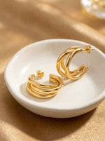 Lundholm Nika oorbellen goud - triple hoop oorstekers productfoto