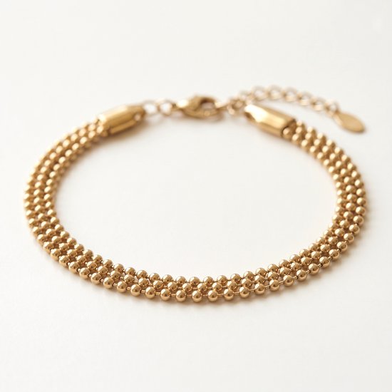 Lundholm Oda drielaagse bolletjesarmband goudkleurig
