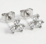 Lundholm zirkonia oorknopjes zilverkleurig cluster studs productfoto witte achtergrond, zilveren stainless steel oorbellen voor dames