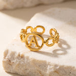 Lundholm Quincy letter A ring goud PVD verstelbare naam ring