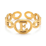 Lundholm Quincy letter E ring goud PVD verstelbare naam ring
