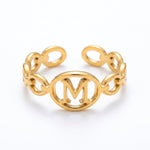 Lundholm Quincy letter M ring goud PVD verstelbare naam ring