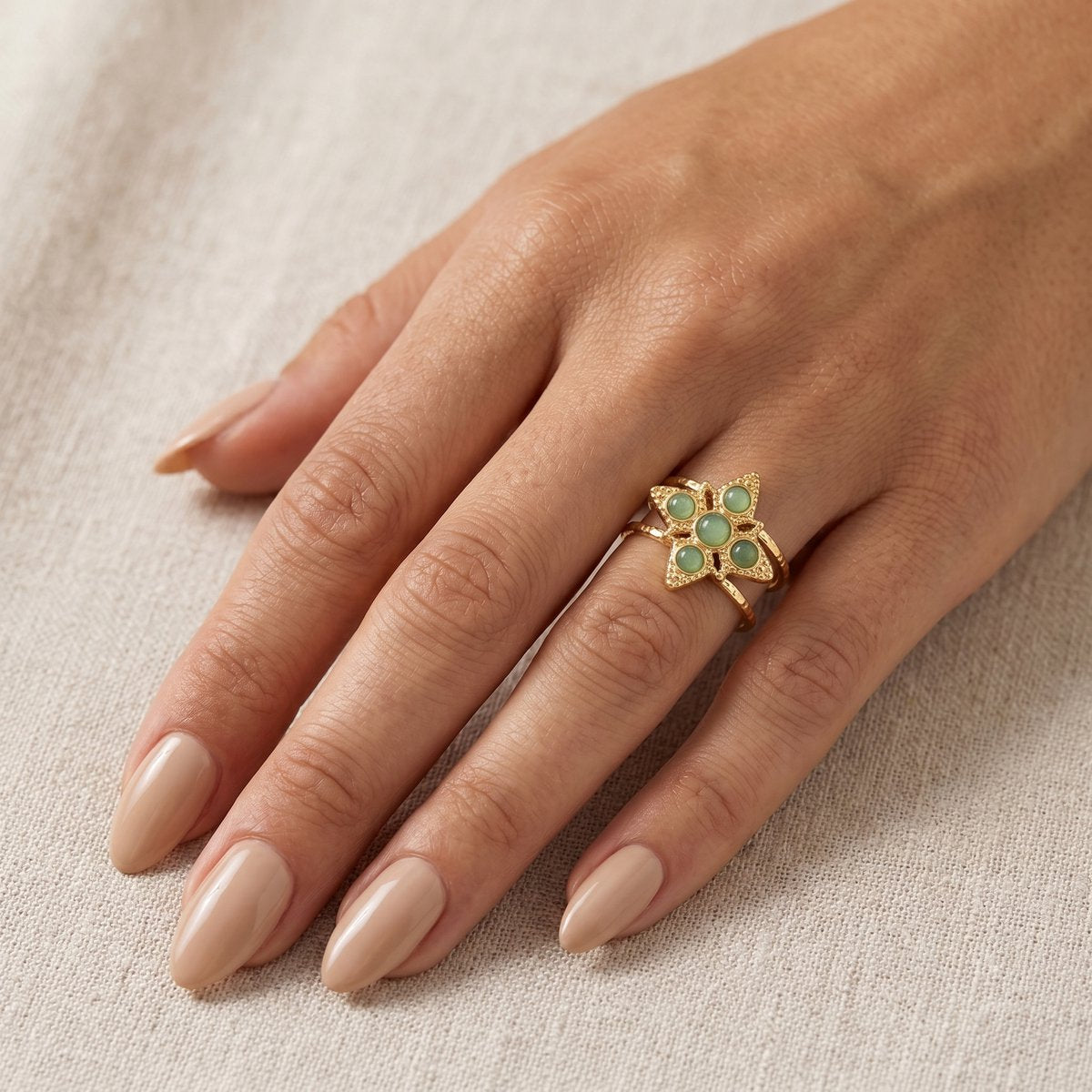 Lundholm Riley ring gedragen