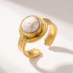 Lundholm Ronja ring goudkleurig met witte natuursteen