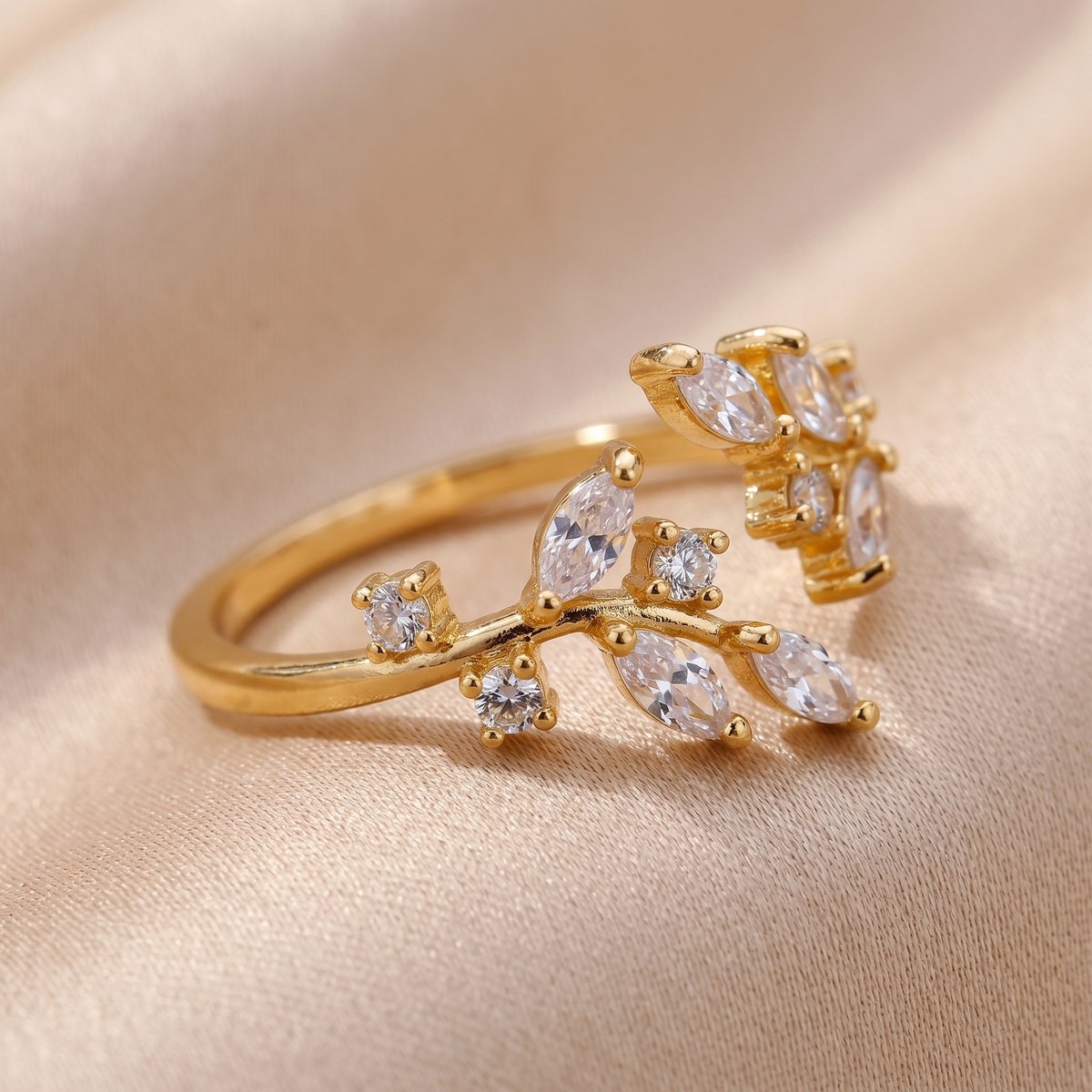 Lundholm Sanna ring detail marquise zirkonia steentjes