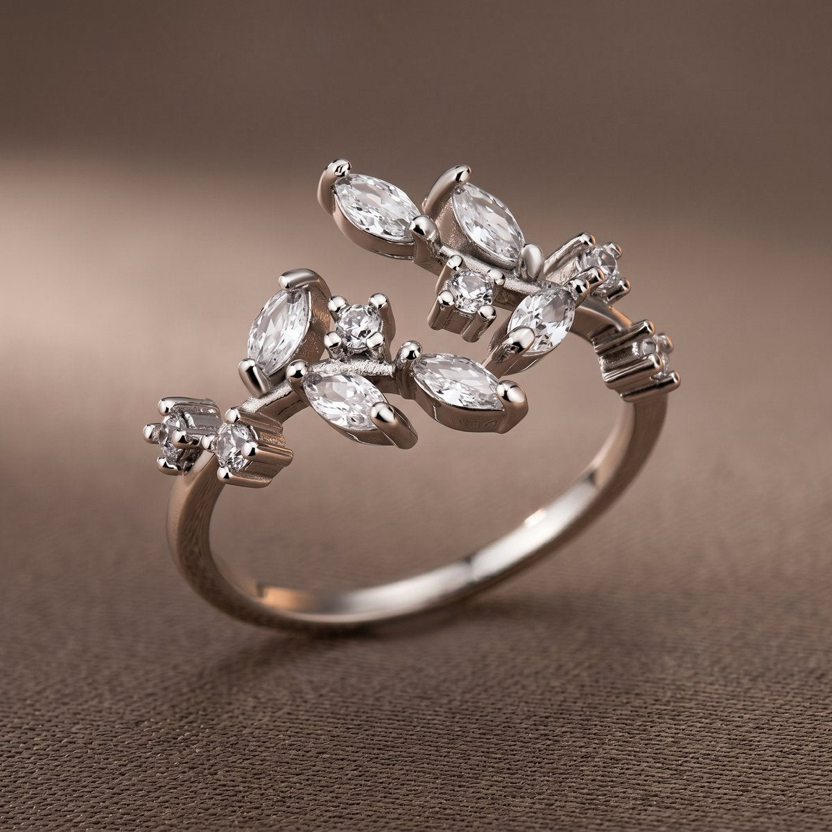 Lundholm Sanna ring dames zilverkleurig – verstelbare open ring met blad en zirkonia, stainless steel