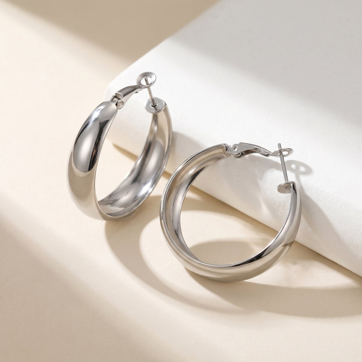 Lundholm Selja chunky hoops oorringen dames zilver — 3cm brede creole premium stainless steel Scandinavisch