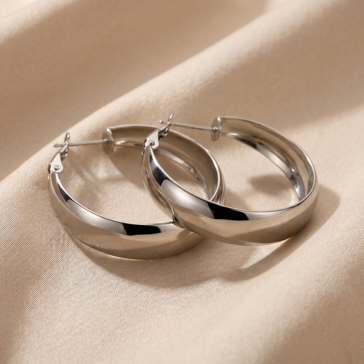 Lundholm Selja zilver chunky hoops detail — brede creole stainless steel dames Scandinavisch