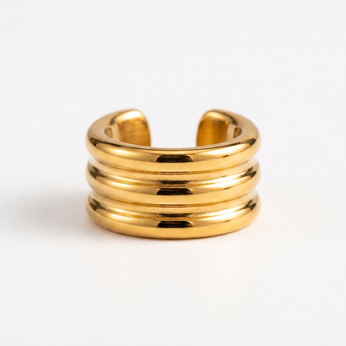 Lundholm Soof earcuff dames goudkleurig minimalistisch oorklem zonder gaatje premium stainless steel pvd gold plated scandinavisch design