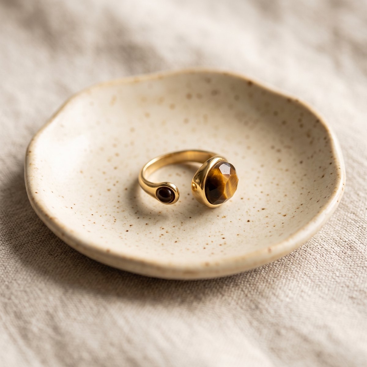 Lundholm Sophia verstelbare ring met tijgeroog goudkleurig – foto 3