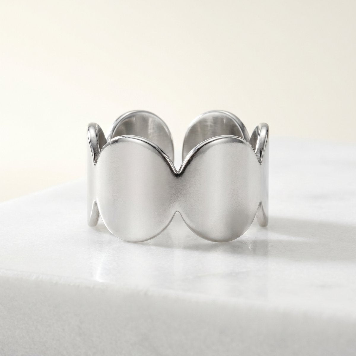 Lundholm Svea statement ring dames zilver — verstelbaar premium stainless steel Scandinavisch design