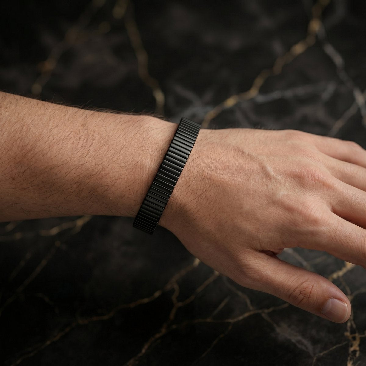 Lundholm Sven heren armband zwart elastisch one size detail