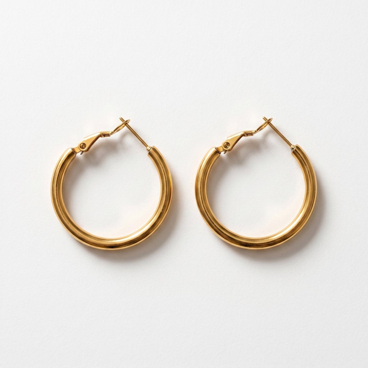 Lundholm Sydney oorringen hoops goud PVD stainless steel