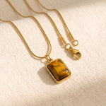 Lundholm Talia tijgeroog ketting goud – rechthoekige natuursteen hanger