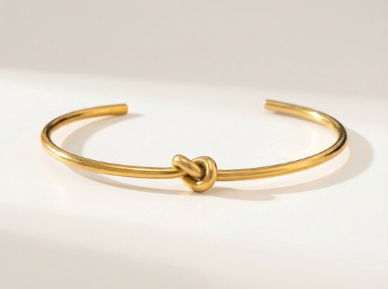 Lundholm Tammy bangle armband dames goudkleurig – open bangle met knoop, gold PVD stainless steel
