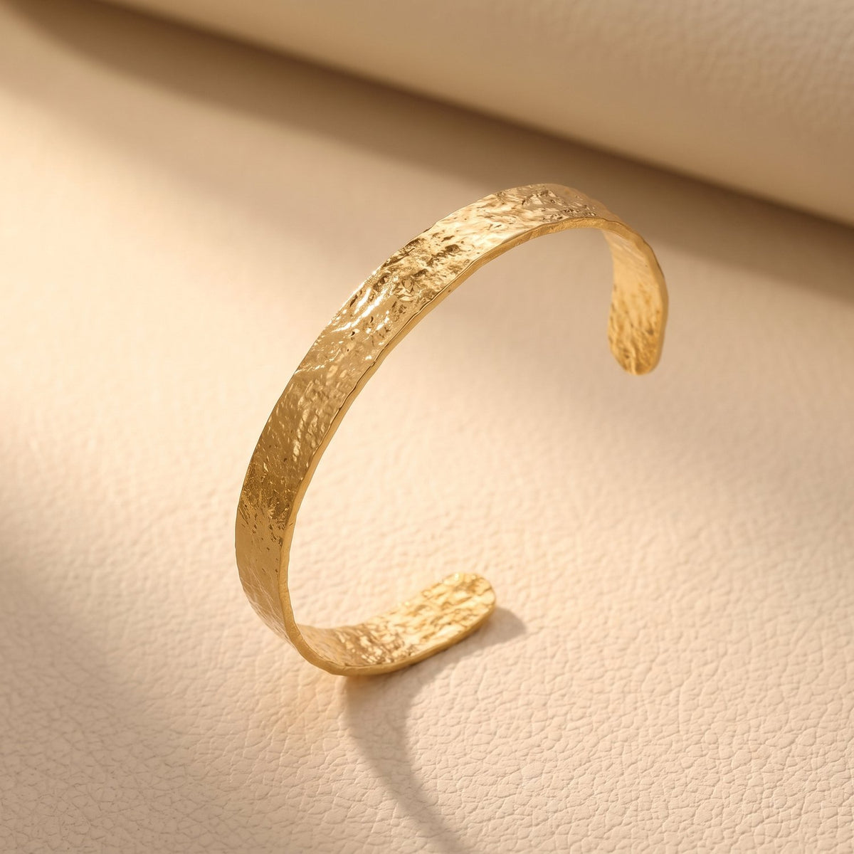 Lundholm Tekla cuff armband goudkleurig