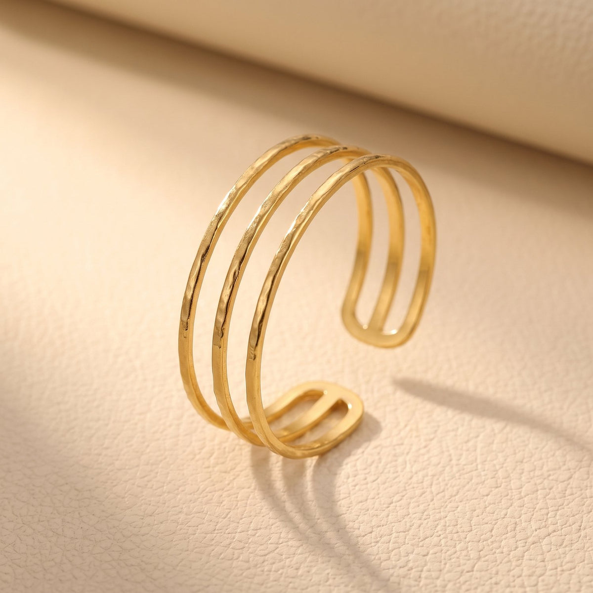 Lundholm Tindra cuff armband detail
