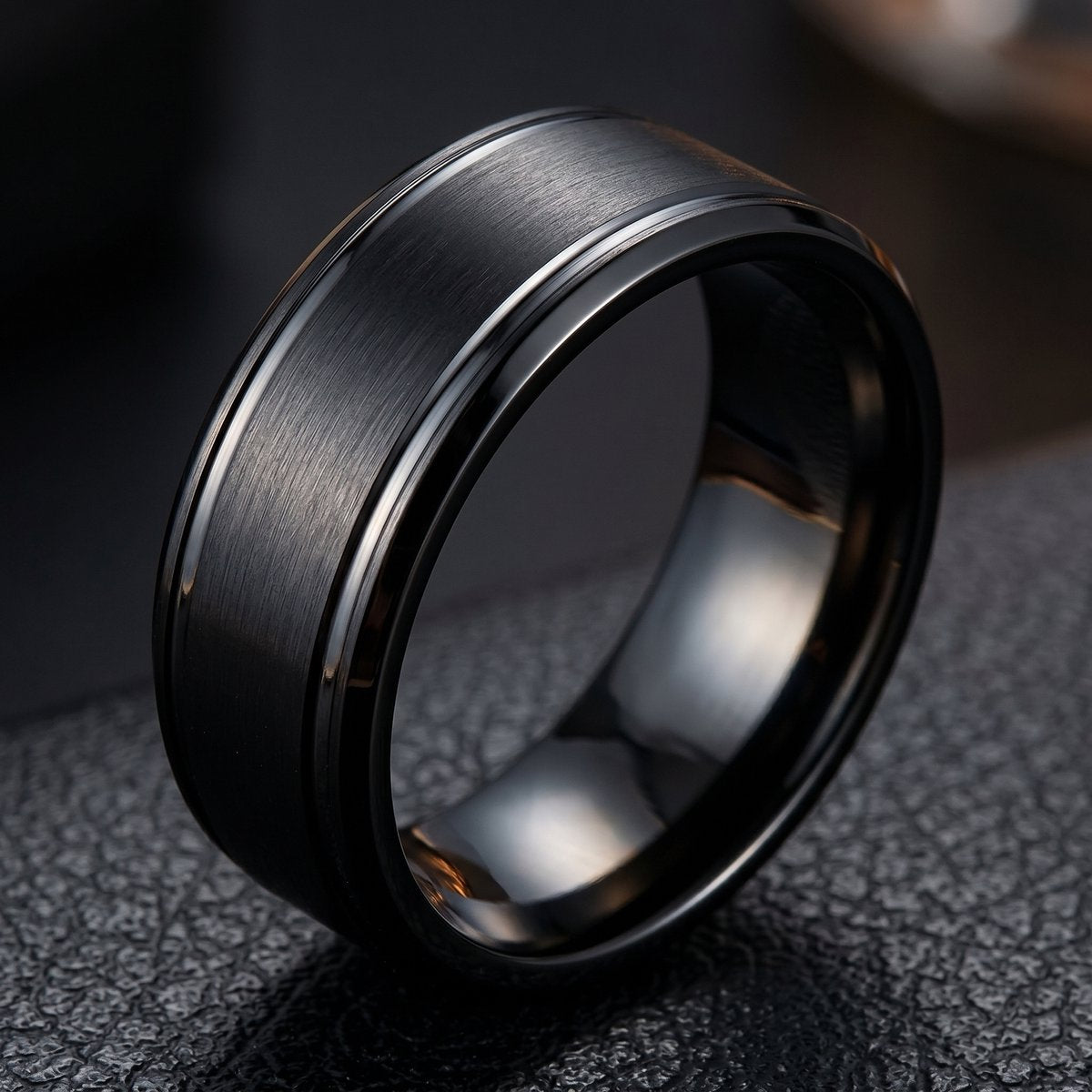 Lundholm Torsten heren ring zwart gedragen - Scandinavisch design statement