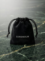 Lundholm heren sieraden geleverd in een zwart Lundholm zakje