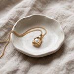 Lundholm Whitney parel ketting gedragen