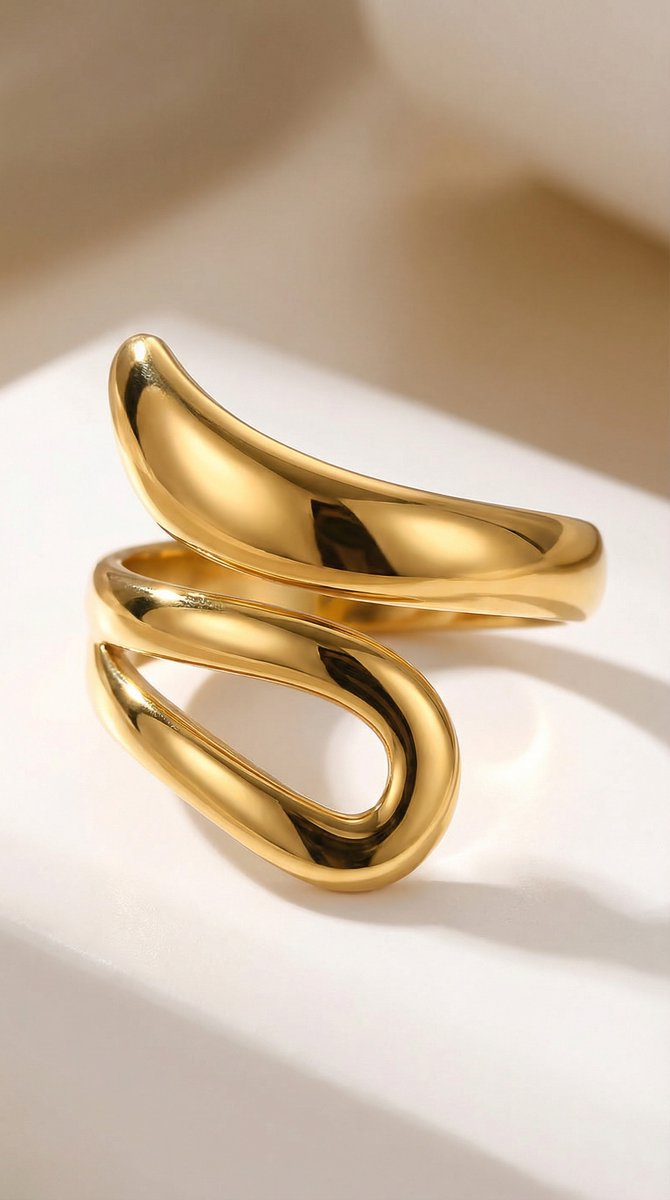 Lundholm Yinthe statement ring gedragen