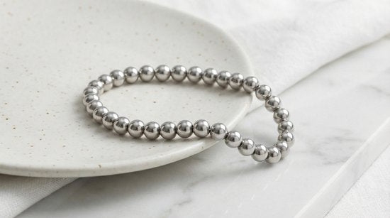 Lundholm Yuna kralenarmband zilver lifestyle — verfijnd Scandinavisch sieraad damesarmband stacking