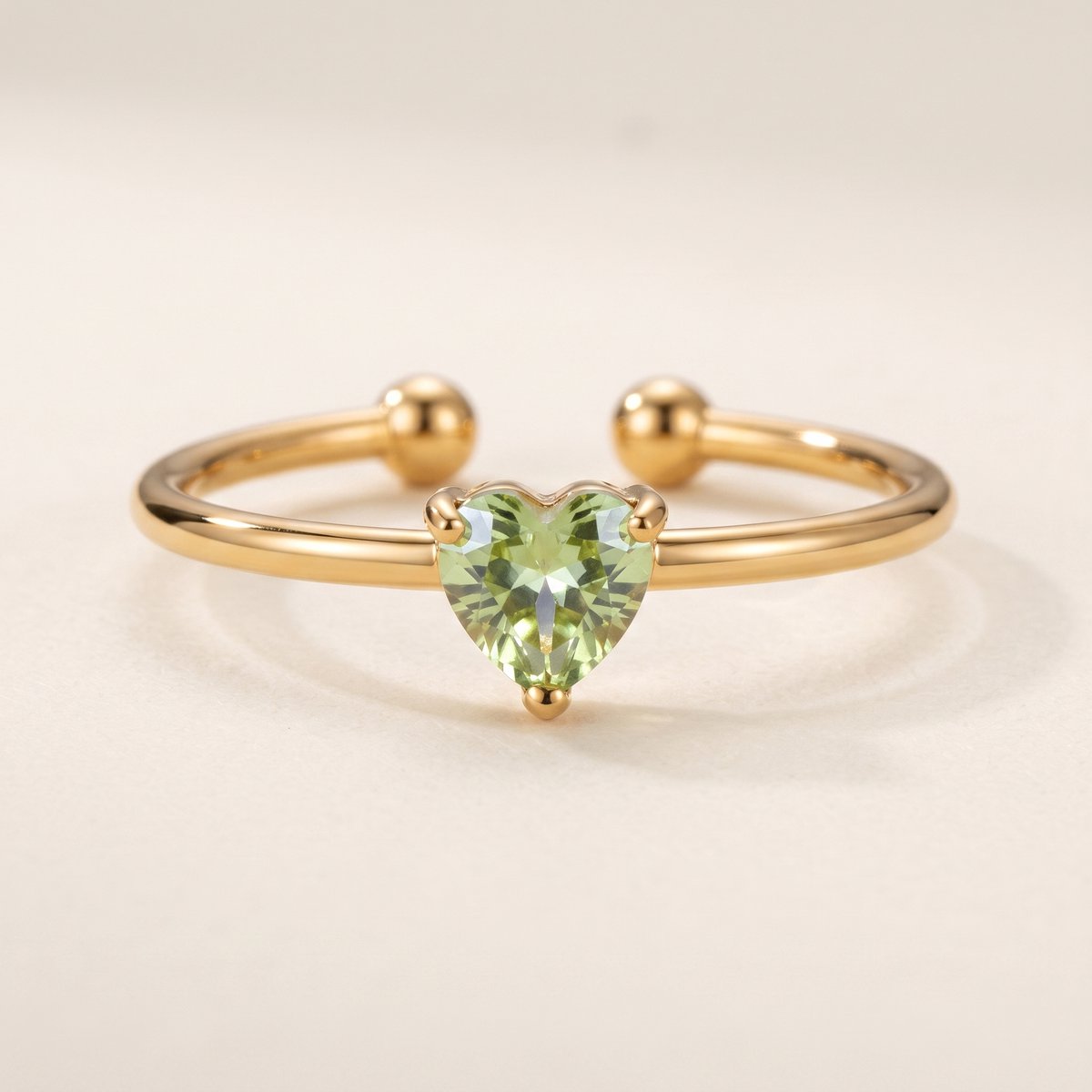 Lundholm Zoe Augustus ring dames goudkleurig met peridoot hartje – birthstone augustus