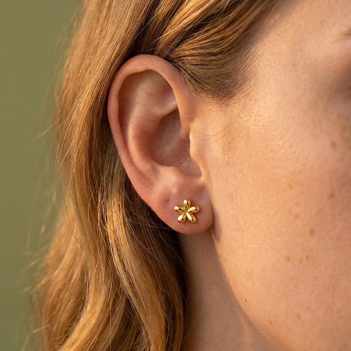 Tuva – Small Flower Stud Earrings 0.8 cm – 2 Colors